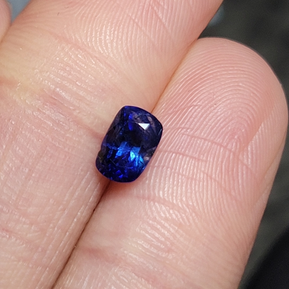 GIA Certified Royal Blue Sri Lankan (Ceylon) Sapphire - Picture 4 of 10